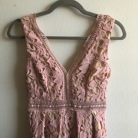 Romeo & Juliet Couture Double-V Lace Midi Dress - Picture 6 of 13